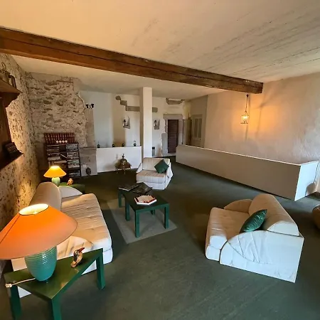 Chateau De Savigny - Terre Pensionat 3*